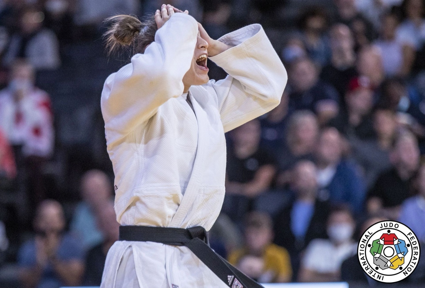 Inbar Lanir puts her hands to her head, shouting in relief after a decisive win.